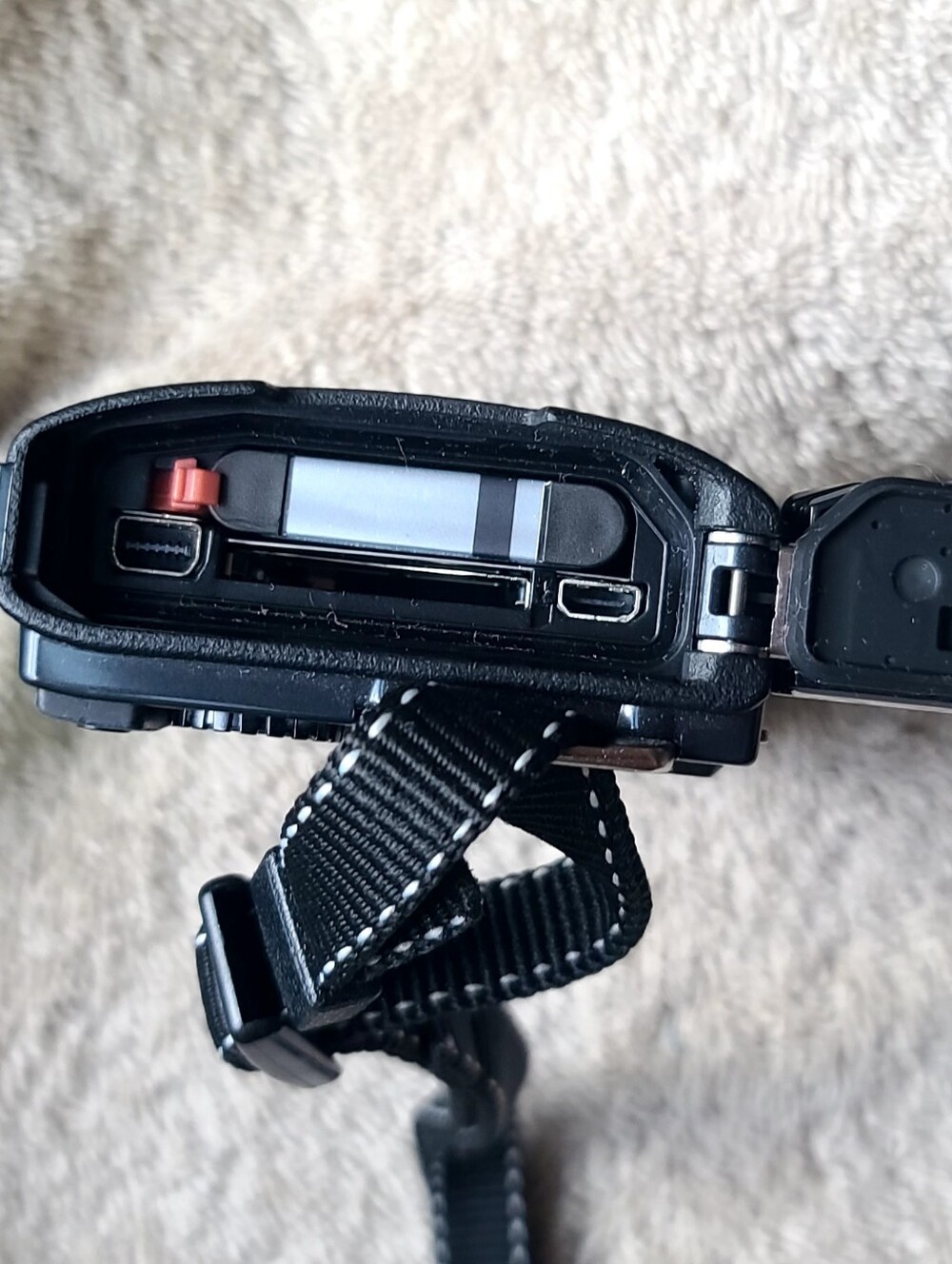 Olympus Tough Compact Digital Camera — Green and Black - Picture 4 of 5